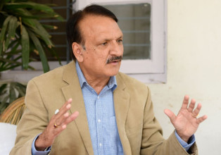 सबैलाई चित्त बुझाउनका लागि बजेट छर्ने काम गर्दिन, चालू खर्च घटाउनैपर्छ : अर्थमन्त्री महत